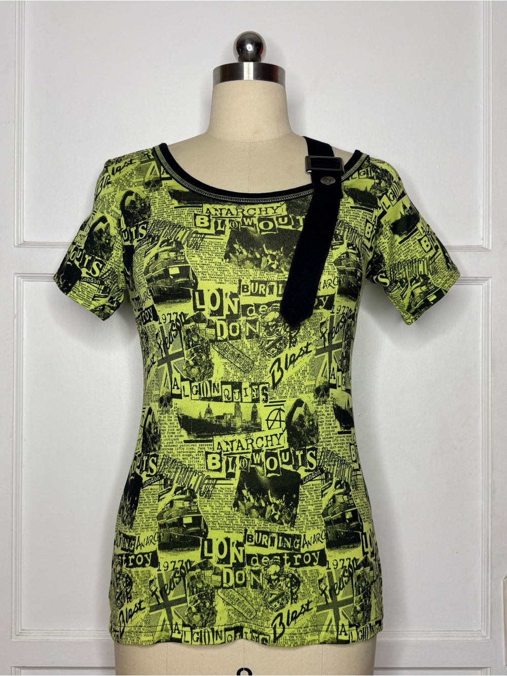Algonquins neon anarchy tee